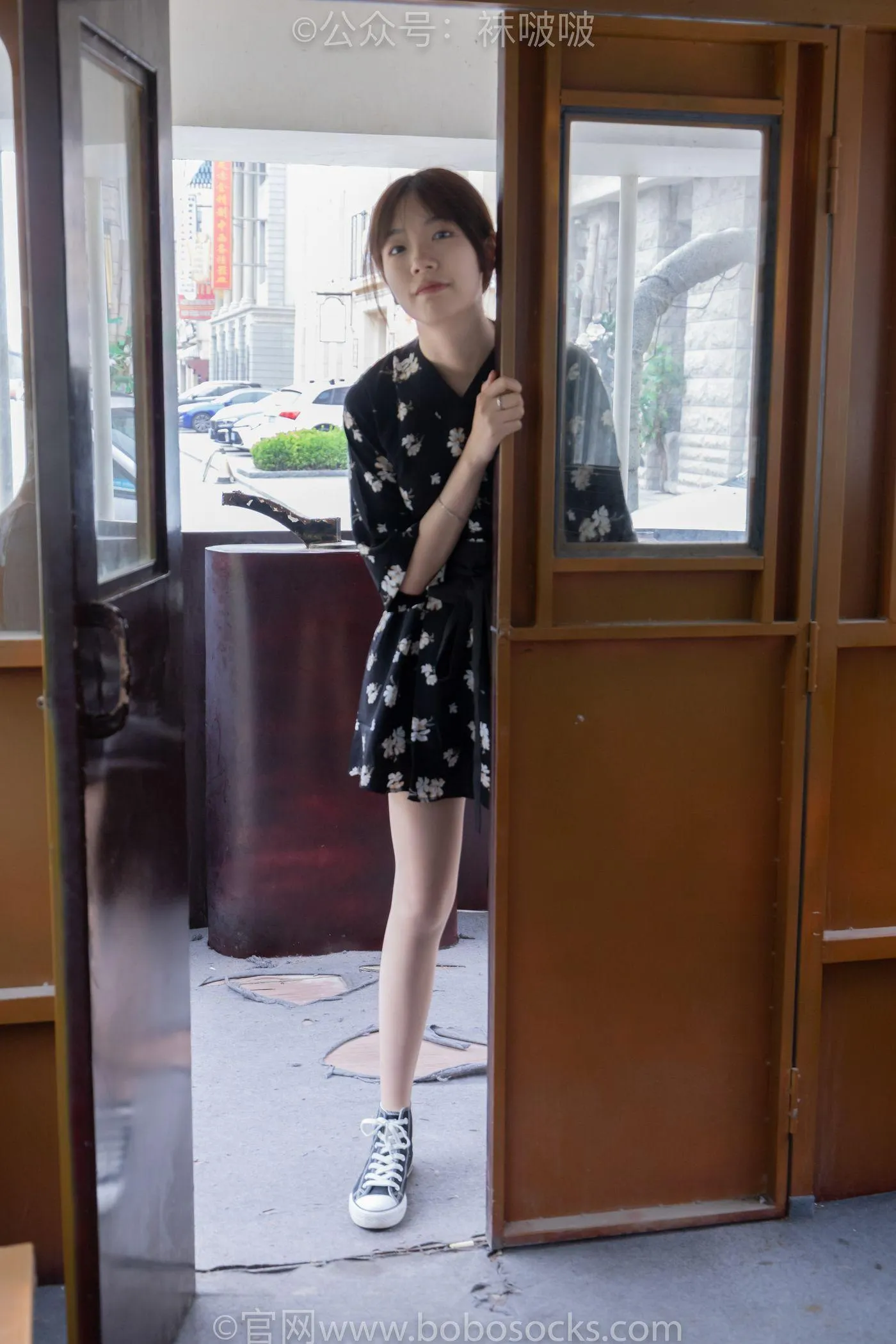 [BoBoSocks袜啵啵]NO.013 小甜豆-匡威帆布鞋、浅灰色短棉袜、肉丝 [132P]插图3